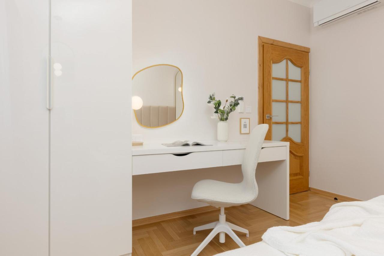 Bright Kasprzaka Wola Near Metro Station By Renters Apartament