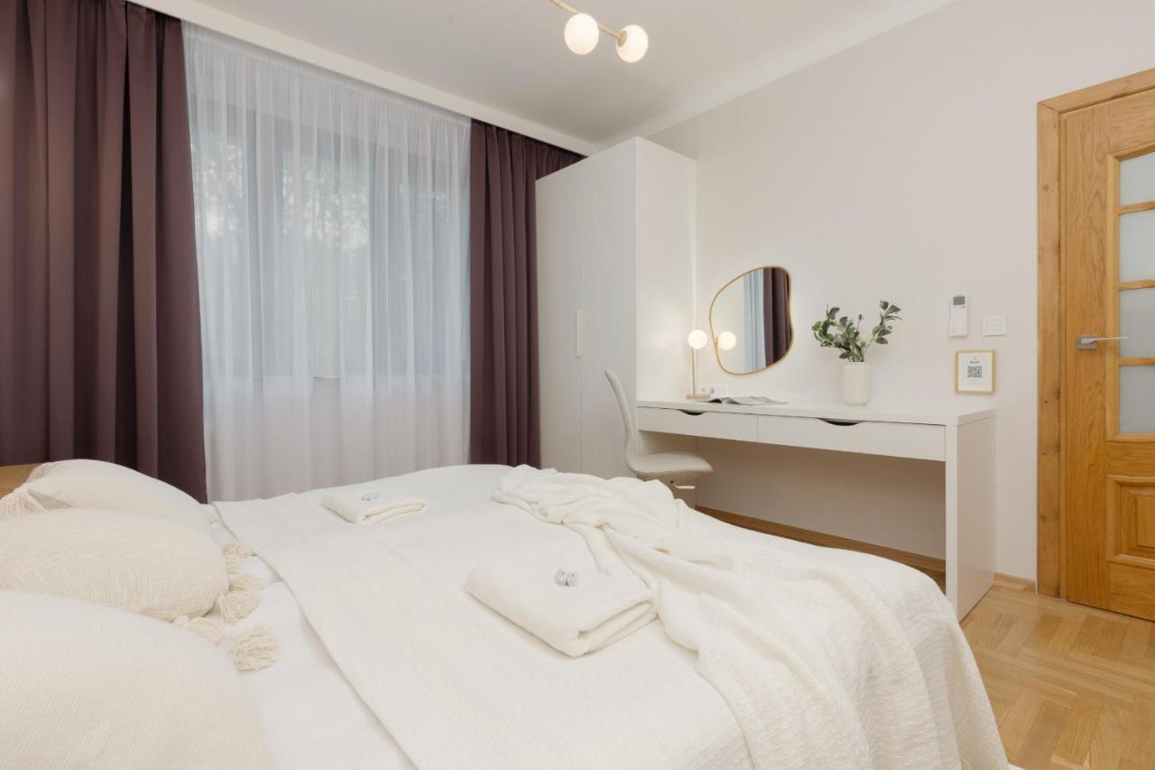 Bright Kasprzaka Wola Near Metro Station By Renters Apartament
